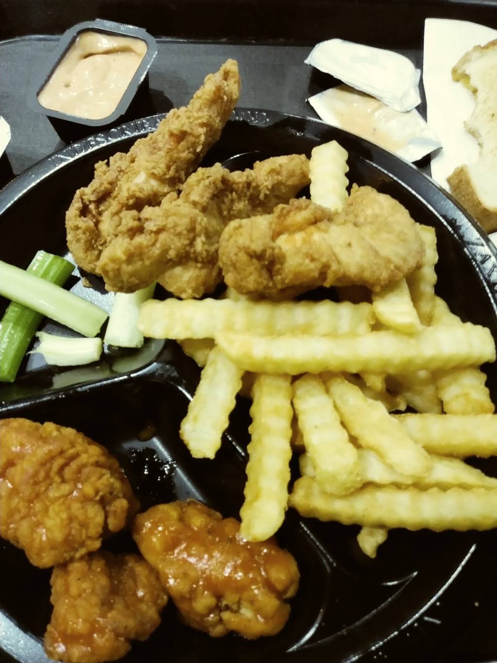 Zaxbys Chicken Fingers & Buffalo Wings | restaurant | 1905 S 14th St, Fernandina Beach, FL 32034, USA | 9042777171 OR +1 904-277-7171