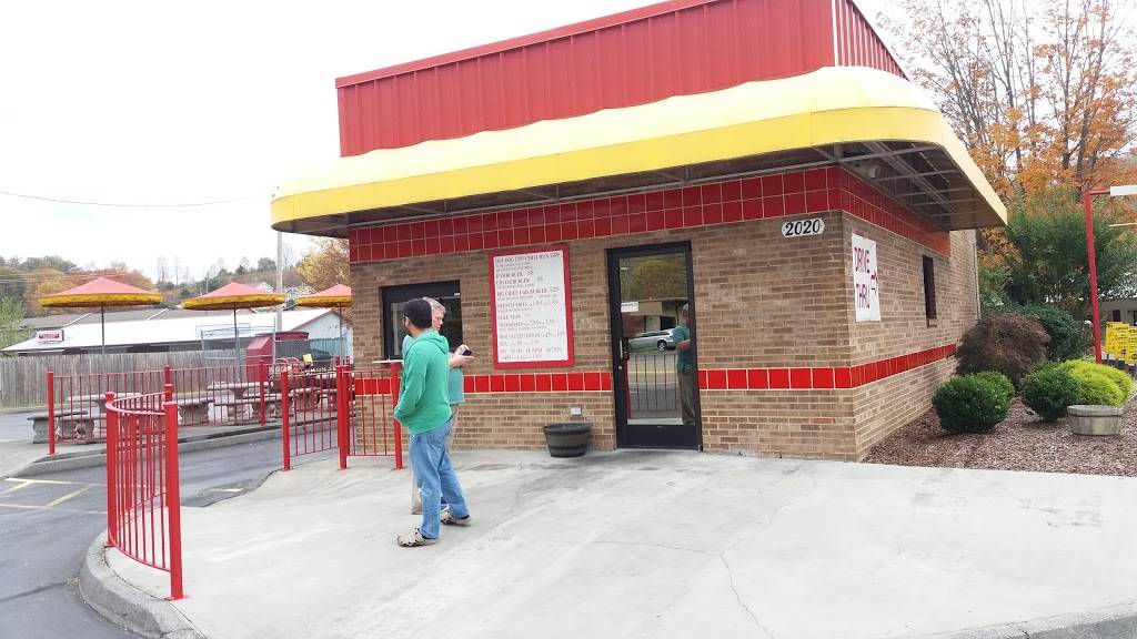 Sammons Hot Dogs | restaurant | 2020 W Elk Ave, Elizabethton, TN 37643, USA | 4235429585 OR +1 423-542-9585