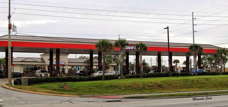 RaceTrac | bakery | 6001 S John Young Pkwy, Orlando, FL 32839, USA | 4078558540 OR +1 407-855-8540