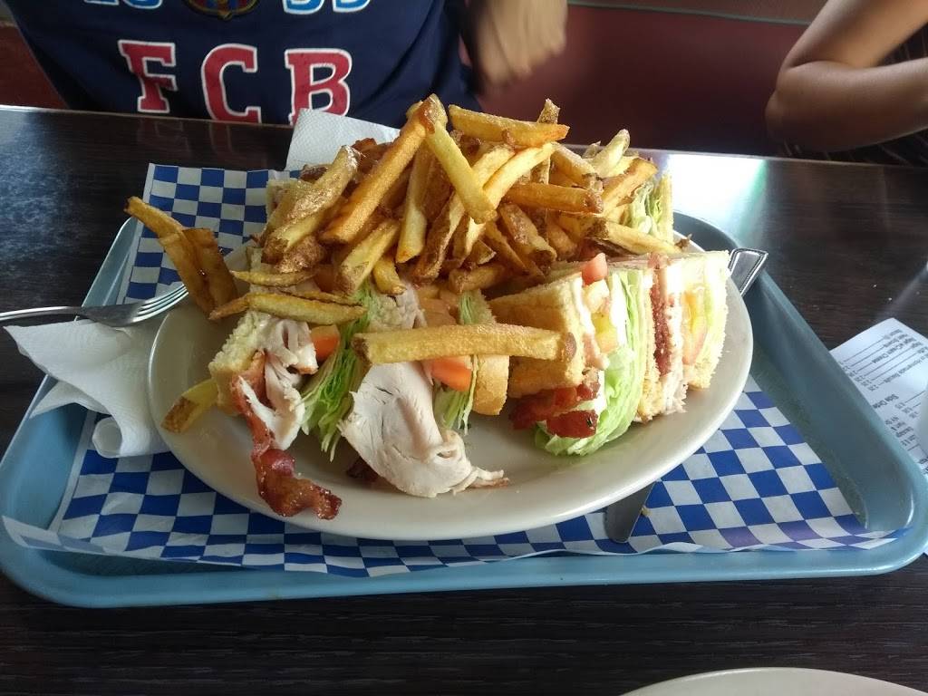 Maxwells Burgers Fresh Salads | restaurant | 17772 Wika Rd, Apple Valley, CA 92307, USA | 7602425504 OR +1 760-242-5504