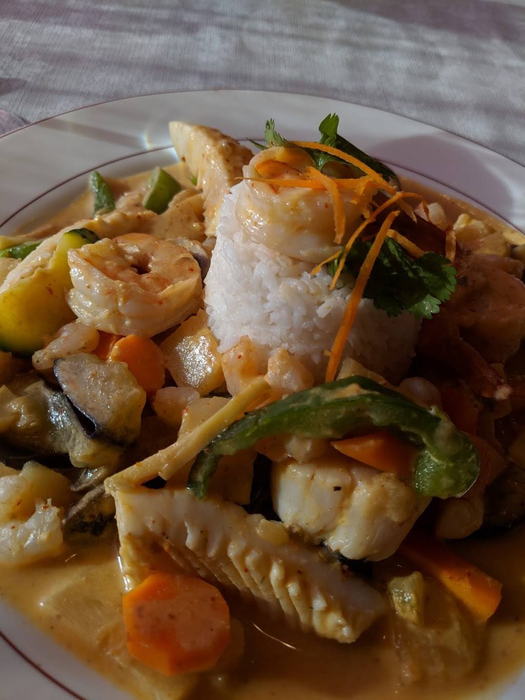 Baan Sawan Thai Bistro | restaurant | 2135 Devine St, Columbia, SC 29205, USA | 8032528992 OR +1 803-252-8992