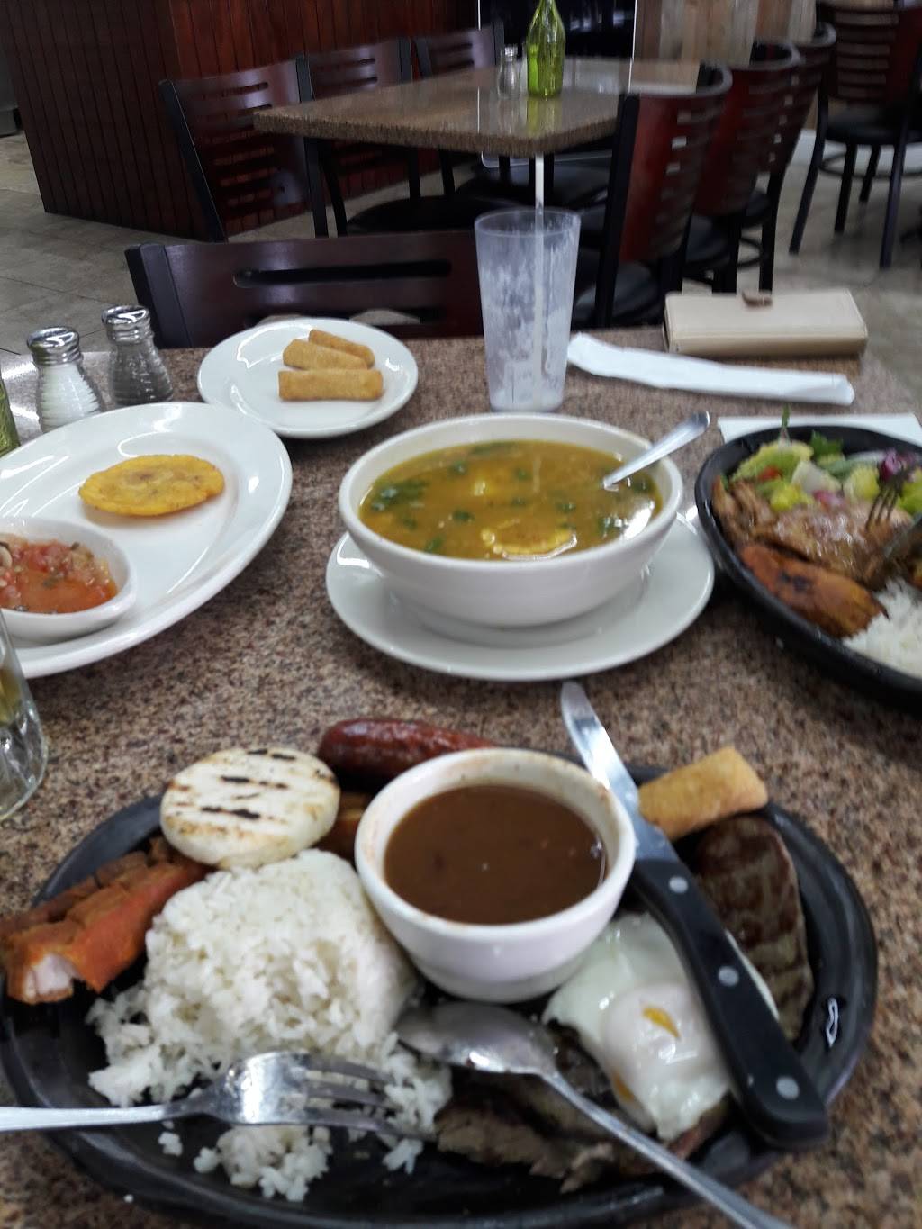 El Embajador Colombiano | restaurant | 7532 N Armenia Ave, Tampa, FL 33604, USA | 8139322629 OR +1 813-932-2629