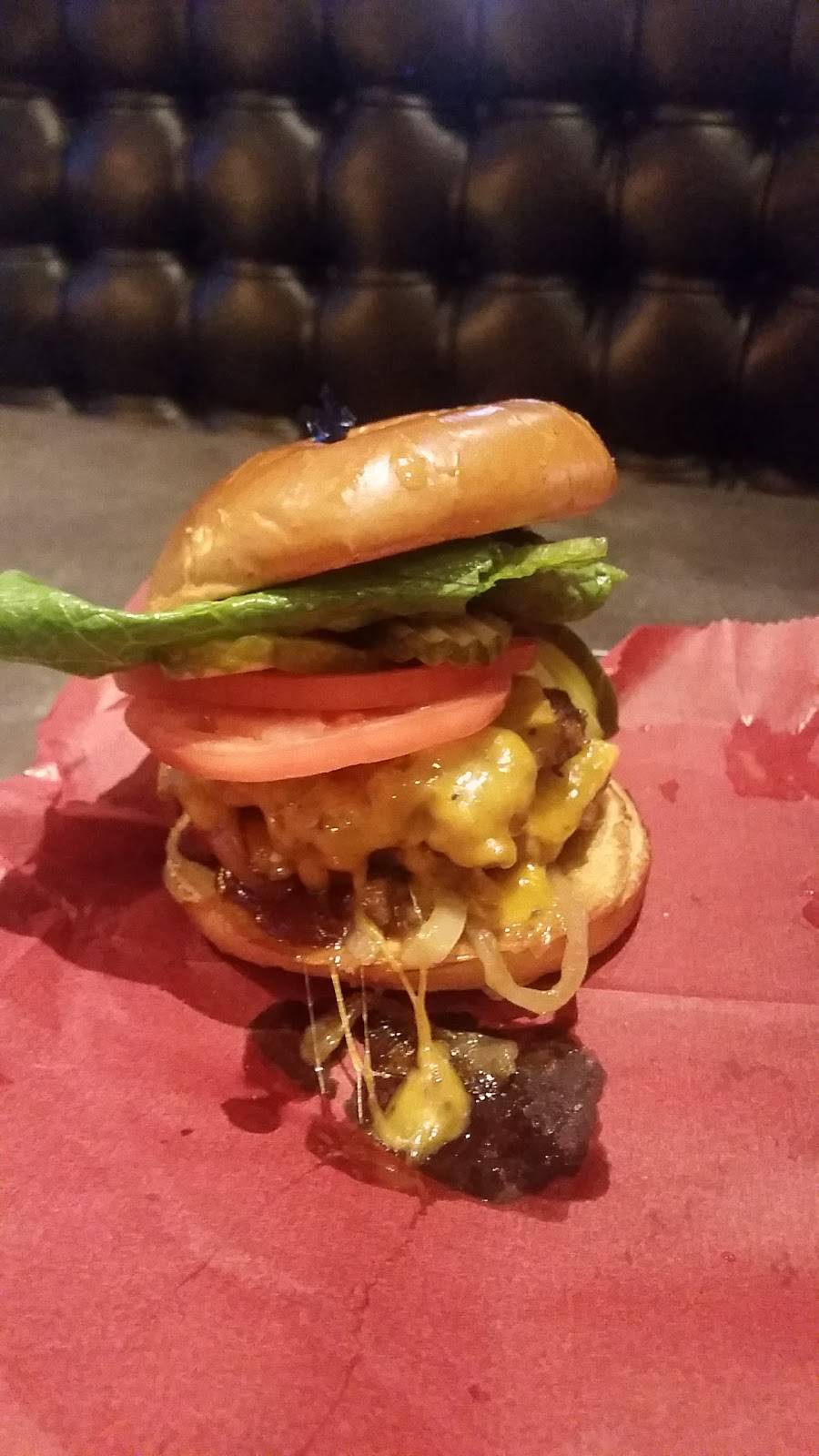 Guidos Bar & Grill | restaurant | 2 E Main St, Champaign, IL 61820, USA | 2173593148 OR +1 217-359-3148