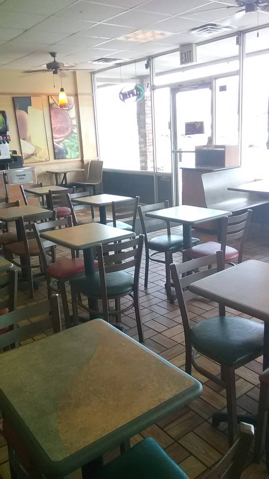 Subway | restaurant | 2403 Broadway St, Anderson, IN 46012, USA | 7656498993 OR +1 765-649-8993