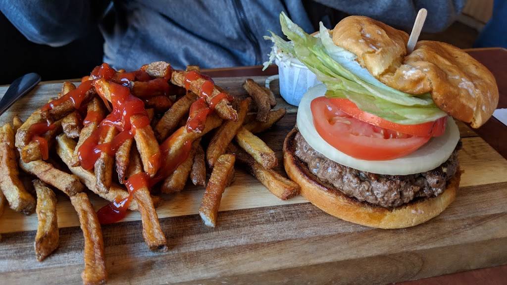 Restaurant Alpina | restaurant | 1189 Chemin de la Montagne, Gatineau, QC J9J 3S2, Canada | 8196076677 OR +1 819-607-6677