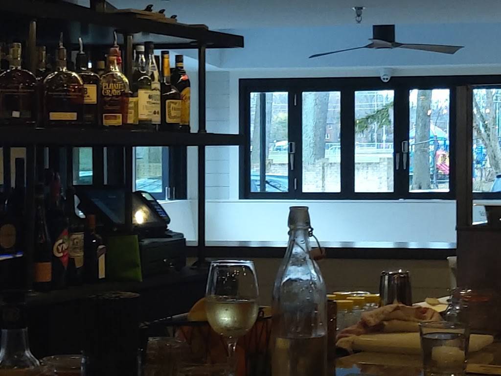 Bear Branch Tavern | restaurant | 133 Maple Ave E, Vienna, VA 22180, USA | 5716693663 OR +1 571-669-3663