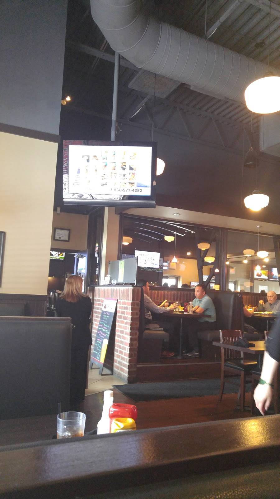 Shoeless Joes Sports Grill | restaurant | 5 Winchester Rd E, Whitby, ON L1M 1B4, Canada | 9056200013 OR +1 905-620-0013