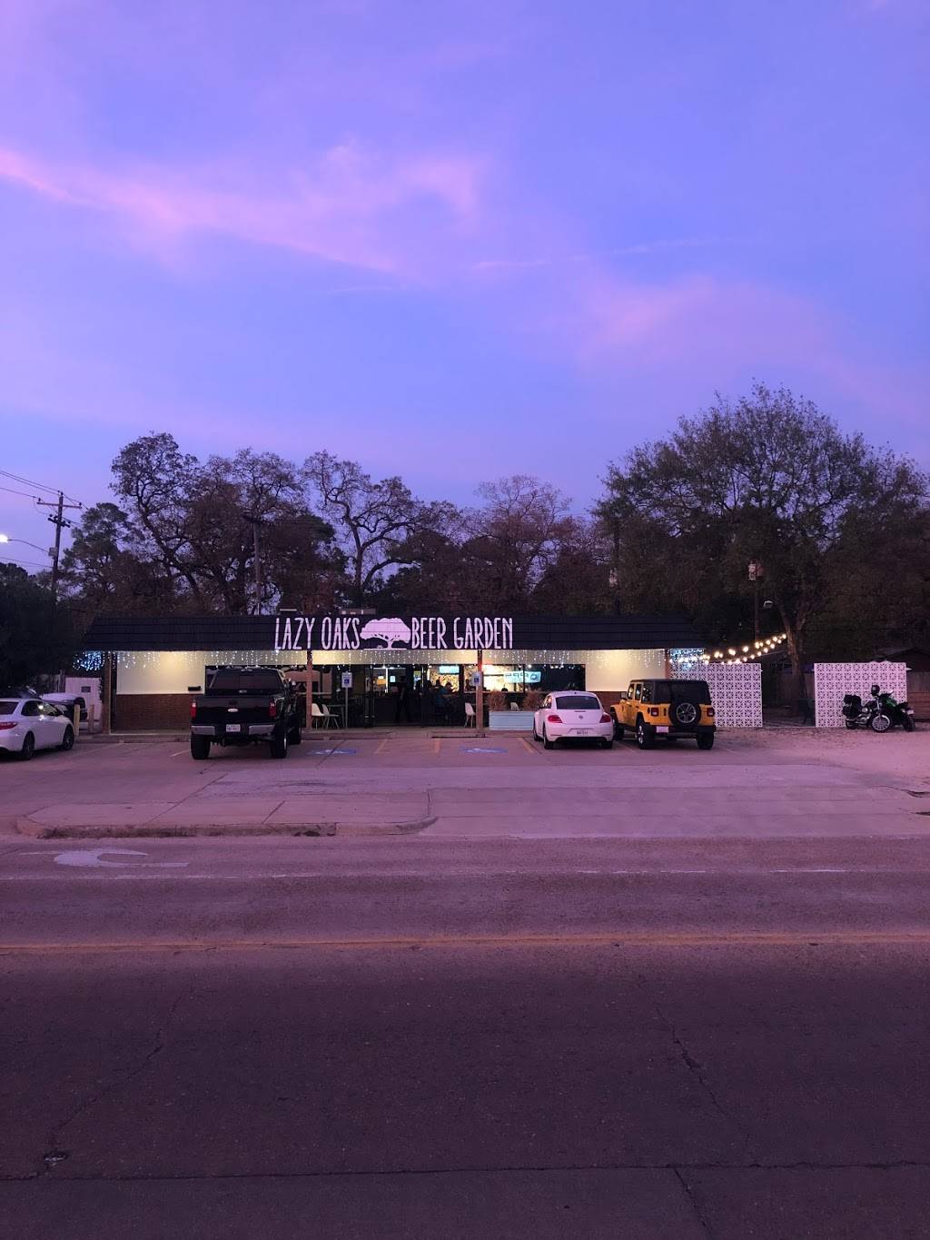 Lazy Oaks Beer Garden | restaurant | 10158 Long Point Rd, Houston, TX 77043, USA | 8324264815 OR +1 832-426-4815