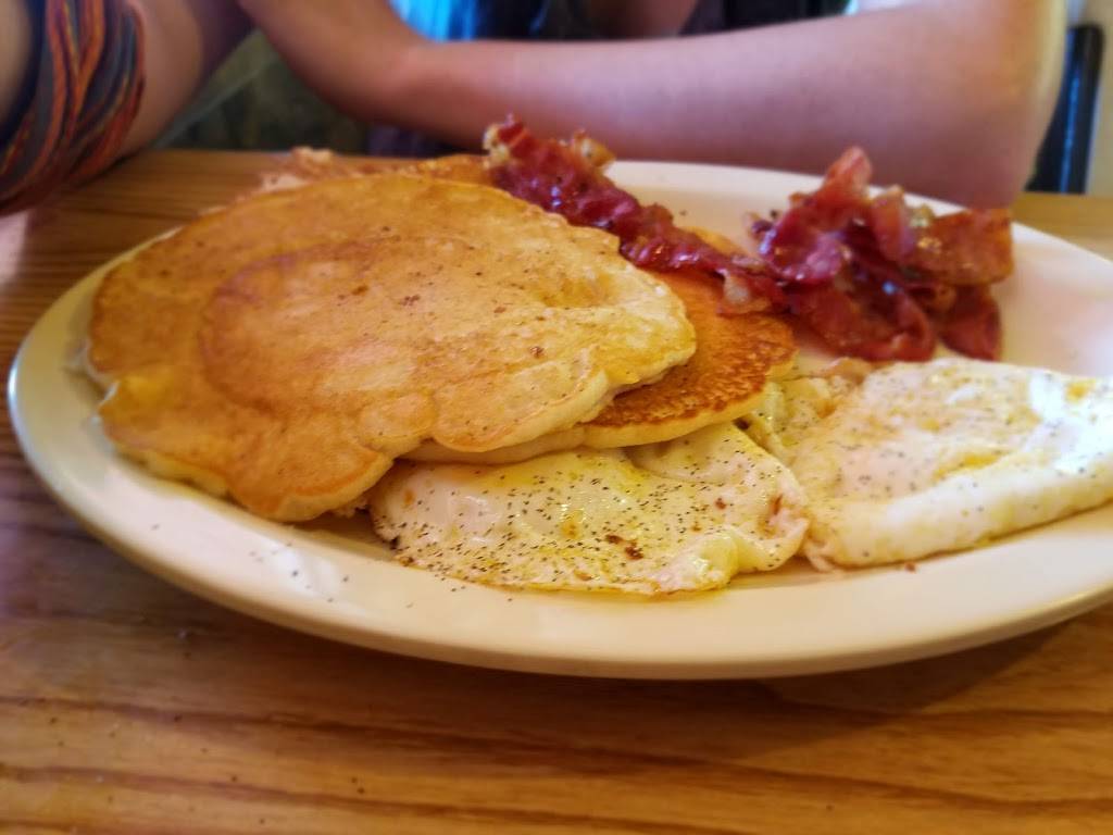 Wildlife Restaurant & Grill | restaurant | 4381 Fish Factory Rd SE, Southport, NC 28461, USA | 9104579953 OR +1 910-457-9953