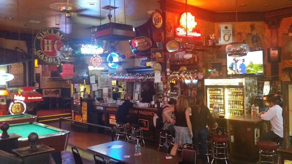 Showdown | restaurant | 207 E Hutchison St, San Marcos, TX 78666, USA | 5123927282 OR +1 512-392-7282