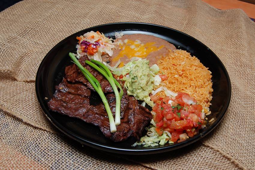 Raul’s Family Mexican Restaurant | restaurant | 4820 SW 76th Ave, Portland, OR 97225, USA | 5032032999 OR +1 503-203-2999