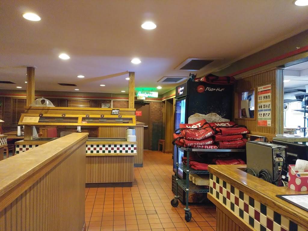 Pizza Hut | restaurant | 4040 Fort Henry Dr, Kingsport, TN 37663, USA | 4232399081 OR +1 423-239-9081