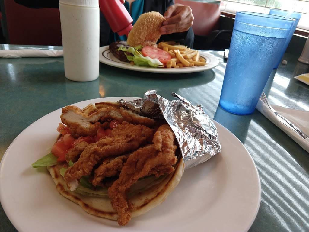 Alberts Coney Grill | restaurant | 2061 Featherstone Rd, Auburn Hills, MI 48326, USA | 2483708250 OR +1 248-370-8250