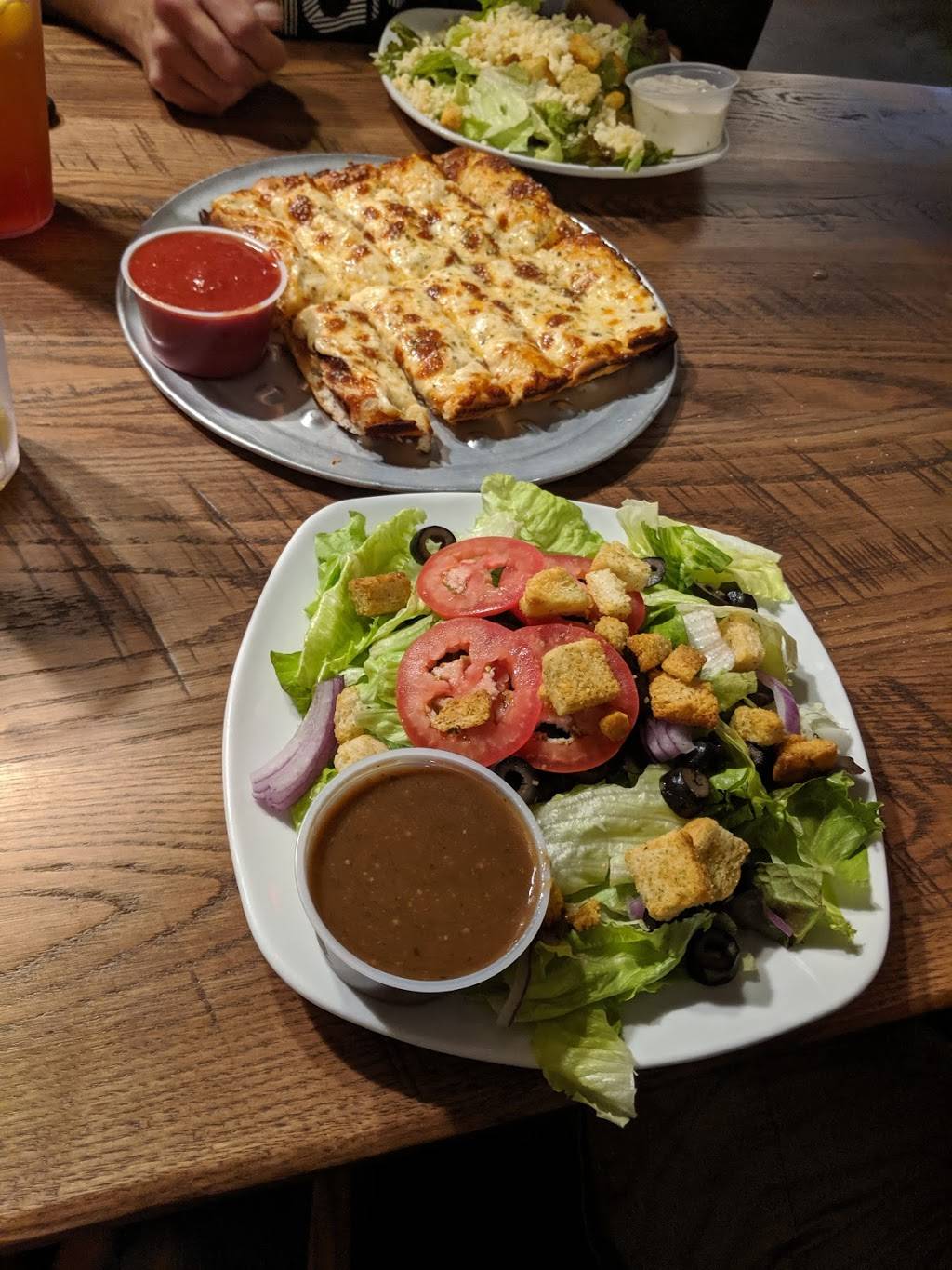 Savellis Pizza, Pasta and Subs | restaurant | 301 Manitou Ave, Manitou Springs, CO 80829, USA | 7196853755 OR +1 719-685-3755