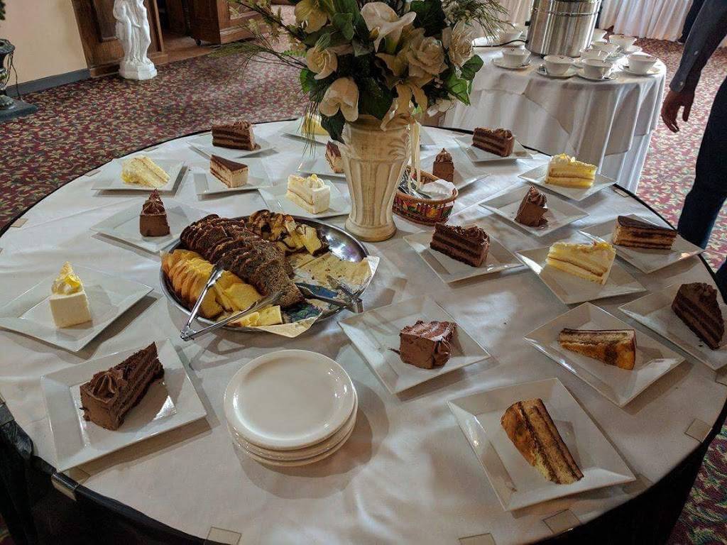 Villa Lucia Supper Club | restaurant | 3430 Carling Ave, Nepean, ON K2H 5B1, Canada | 6135961346 OR +1 613-596-1346