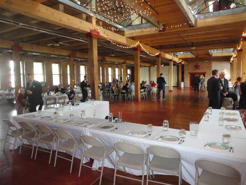 Country Store & Catering | restaurant | 456 N Main St, Sycamore, IL 60178, USA | 8158992333 OR +1 815-899-2333