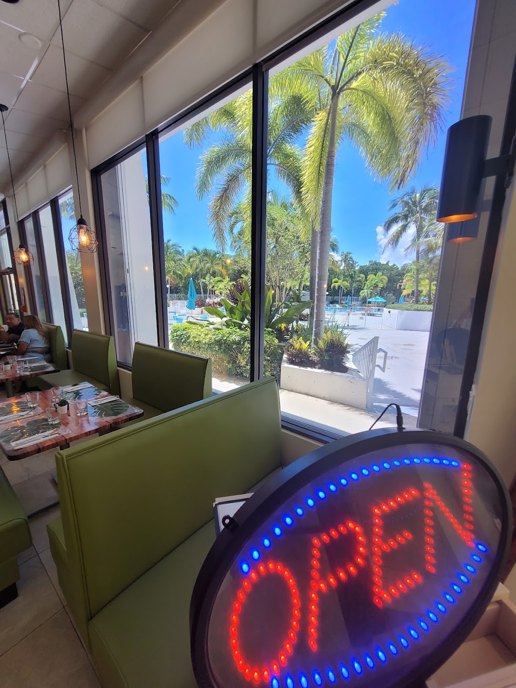 Datzi Sushi | restaurant | Arlen house condominium/ lobby, 100 Bayview Dr #100, Sunny Isles Beach, FL 33160, USA | 3218068371 OR +1 321-806-8371