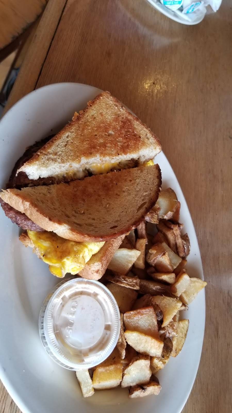 RP Tracks Restaurant & Bar | restaurant | 3547 Walker Ave, Memphis, TN 38111, USA | 9013271471 OR +1 901-327-1471