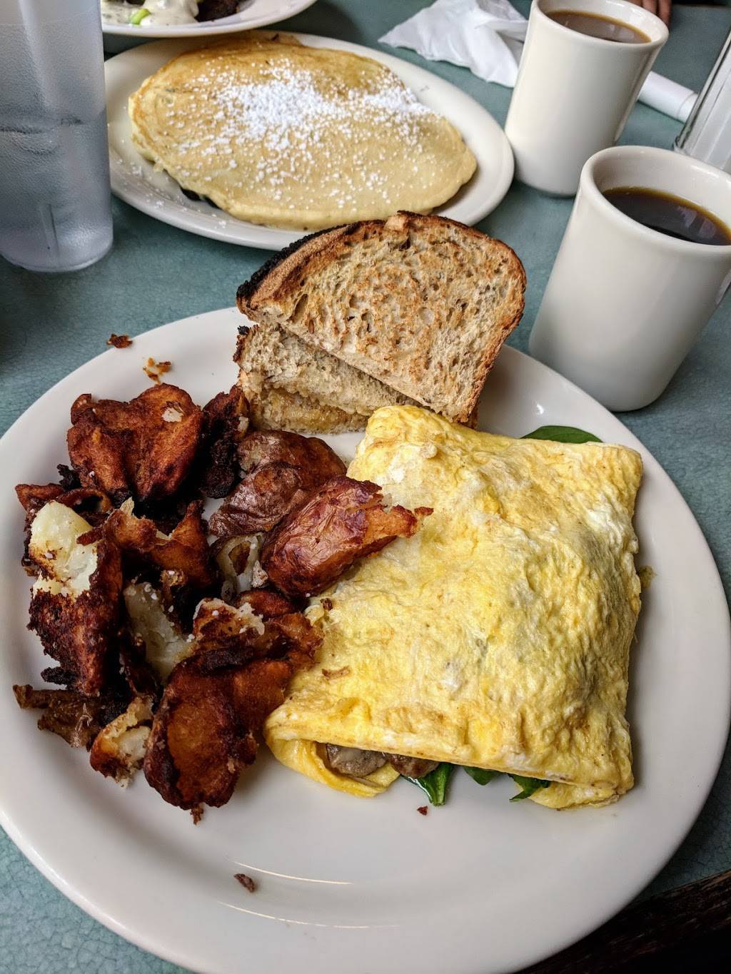 Gigis Place | restaurant | 568 Main St, Apalachin, NY 13732, USA | 6076252212 OR +1 607-625-2212