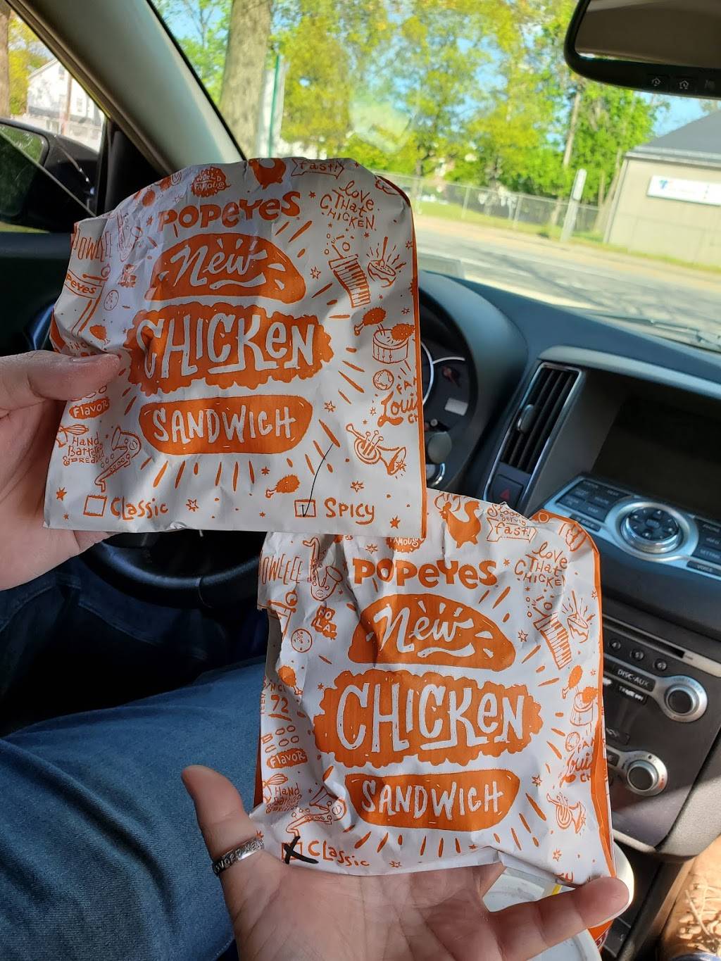 Popeyes Louisiana Kitchen | restaurant | 130 Westchester Square, The Bronx, NY 10461, USA | 7186846633 OR +1 718-684-6633