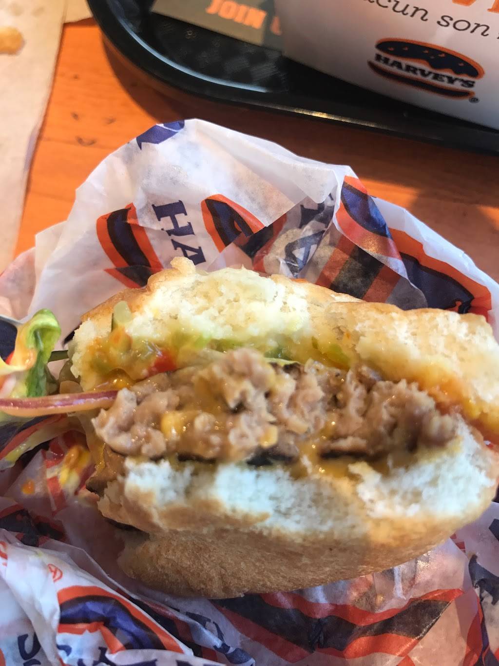 Harveys | restaurant | 252 Lakeshore Rd W, Mississauga, ON L5H 1G6, Canada | 9052780391 OR +1 905-278-0391