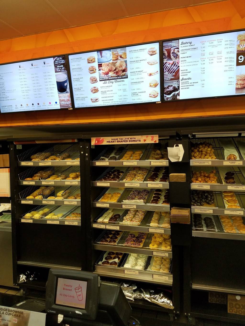 Dunkin | cafe | 812 E Chicago St, Elgin, IL 60120, USA | 8478417411 OR +1 847-841-7411