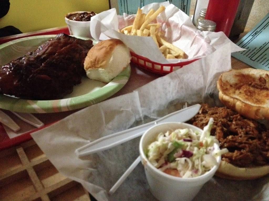 Blues BBQ & Catering | restaurant | 1109 Jefferson Rd, South Charleston, WV 25309, USA | 3047448335 OR +1 304-744-8335