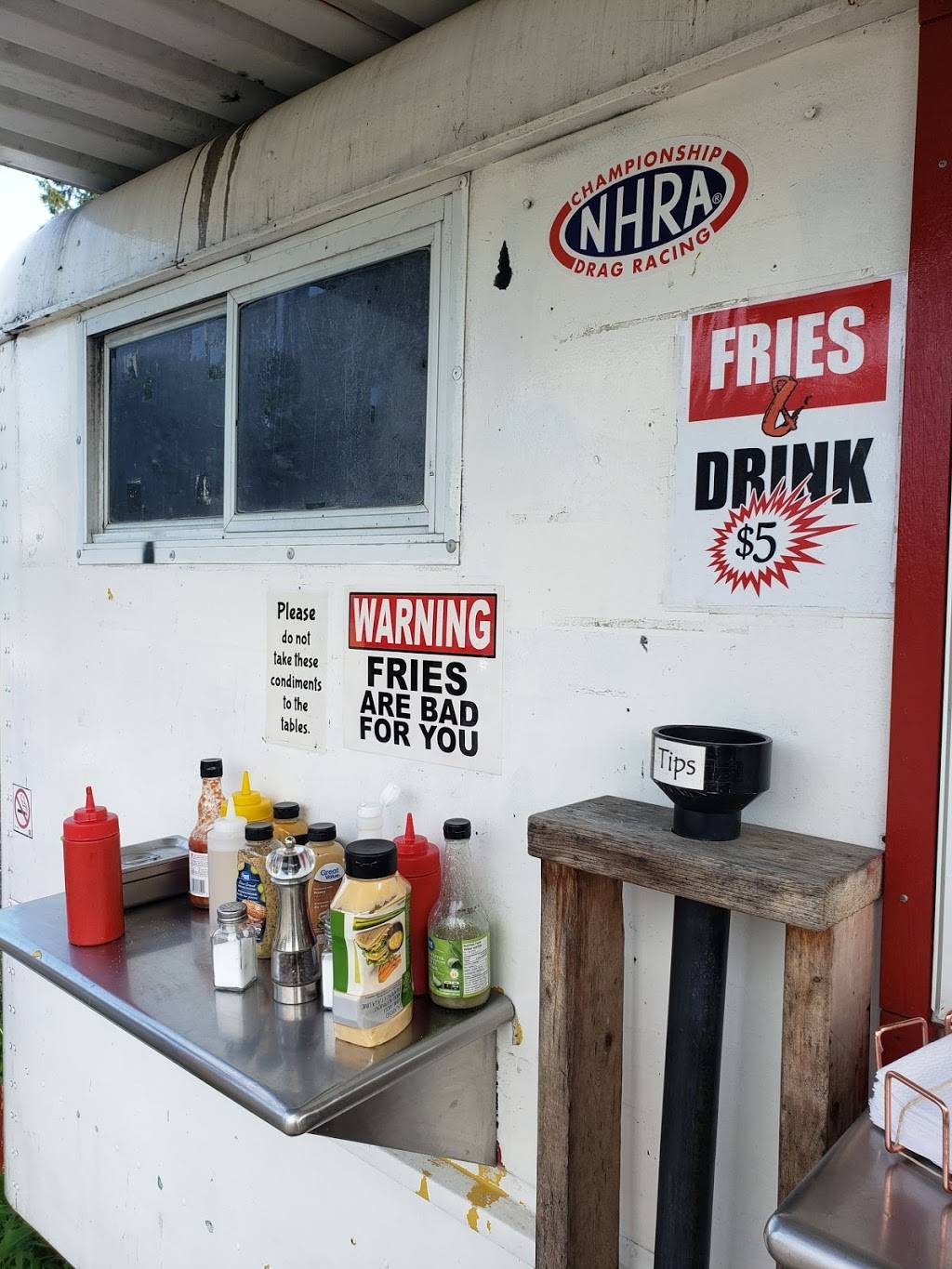 RetroFRIES | restaurant | 240 Gore St E, Perth, ON K7H 3C7, Canada | 6134532633 OR +1 613-453-2633