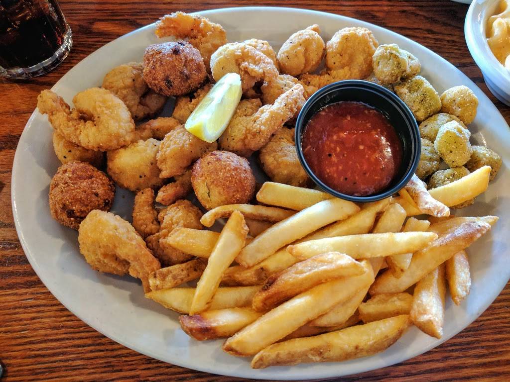 Cracker Barrel Old Country Store | restaurant | 215 Charlton Rd, Sturbridge, MA 01566, USA | 5083478925 OR +1 508-347-8925