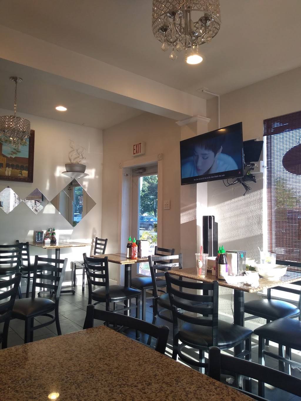 Saigon Bistro | restaurant | 1325 Veterans Blvd, Metairie, LA 70005, USA | 5045104517 OR +1 504-510-4517