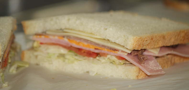 Lee’s Deli | restaurant | 2615 Washington Ave, Racine, WI 53405, USA | 2626342373 OR +1 262-634-2373