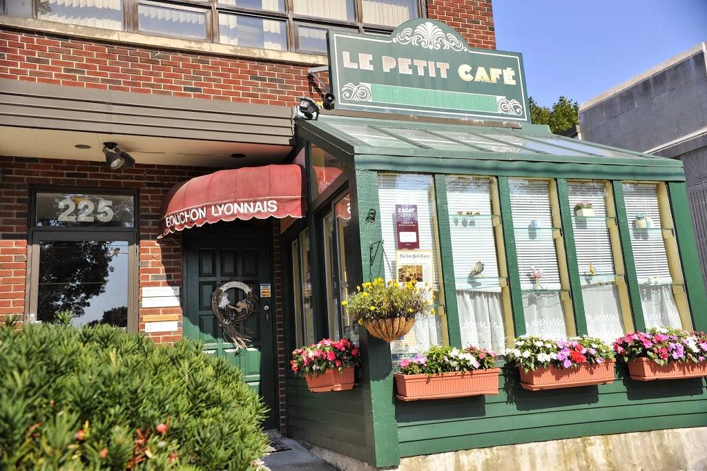 Le Petit Café | restaurant | 225 Montowese St, Branford, CT 06405, USA | 2034839791 OR +1 203-483-9791