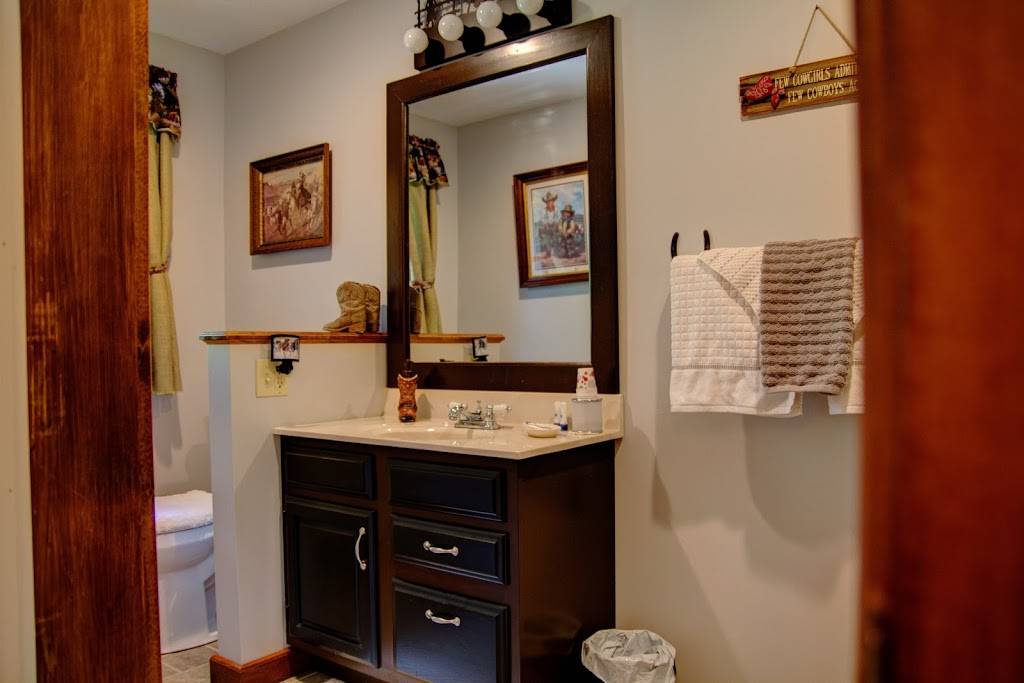 Mary Helens Bed, Breakfast & Fine Dining | restaurant | 13296 N Coonhunters Rd, Batesville, IN 47006, USA | 8129343468 OR +1 812-934-3468