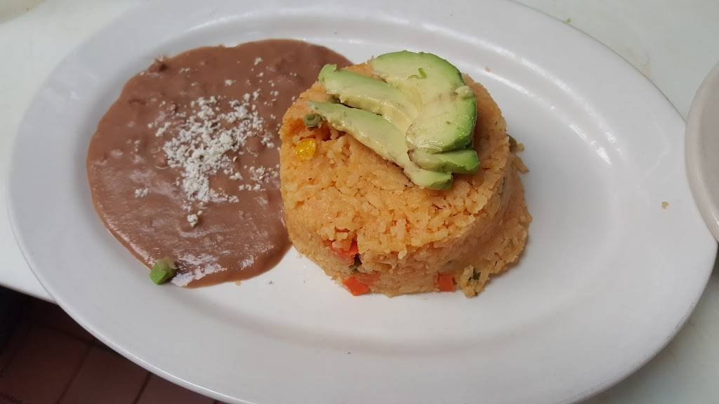 Lomazoyatl Deli Grocery | restaurant | 10616 Corona Ave, Corona, NY 11368, USA | 7187601615 OR +1 718-760-1615