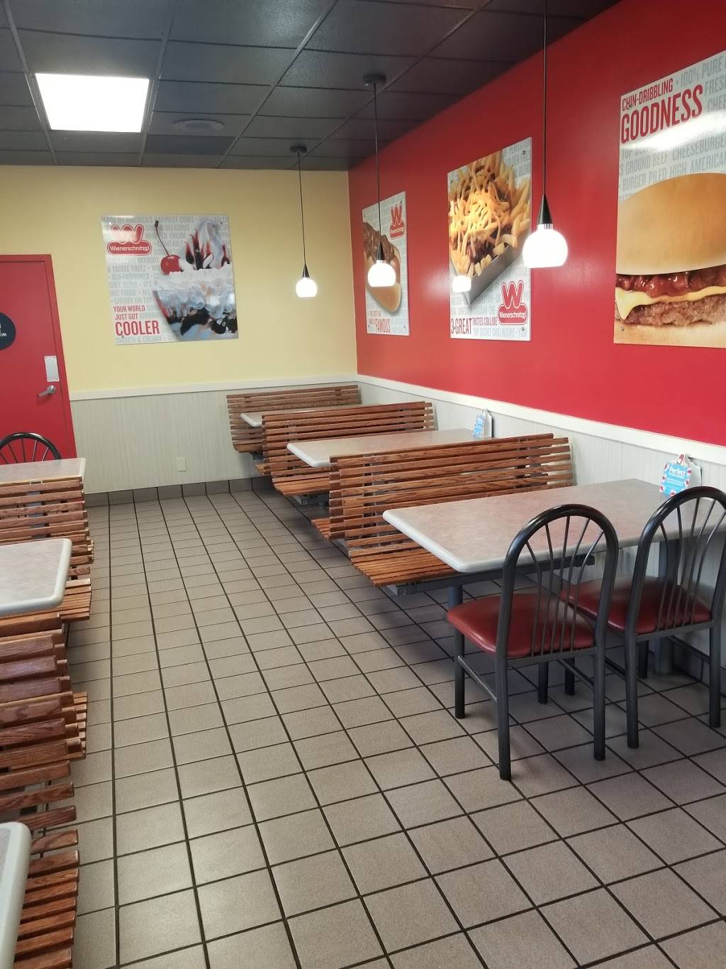 Wienerschnitzel | restaurant | 23750 Alessandro Blvd, Moreno Valley, CA 92553, USA | 9516569870 OR +1 951-656-9870