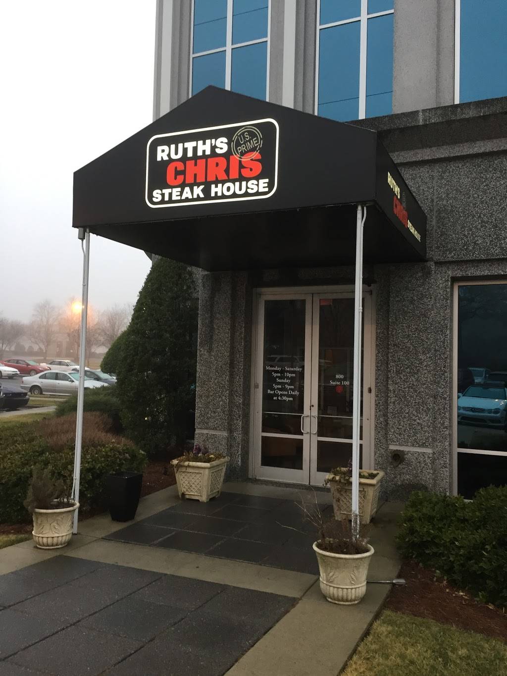 Ruths Chris Steak House | restaurant | 800 Green Valley Rd Suite 100, Greensboro, NC 27408, USA | 3365741515 OR +1 336-574-1515
