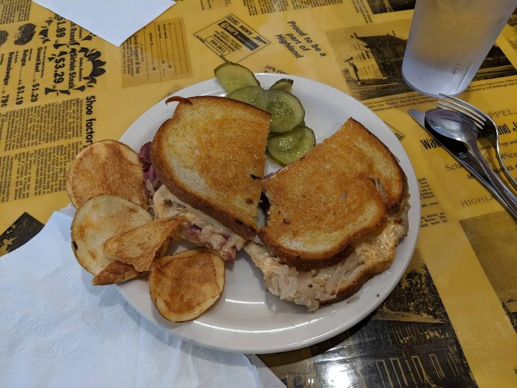 9th Street Cafe | restaurant | 900 Laurel St, Highland, IL 62249, USA | 6186542622 OR +1 618-654-2622