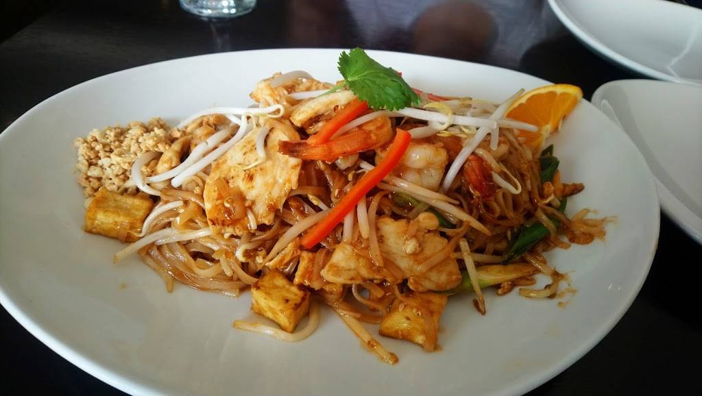 Thai House Cuisine 2 | restaurant | 261 Lakeshore Rd E, Mississauga, ON L5G 1G8, Canada | 9059906888 OR +1 905-990-6888