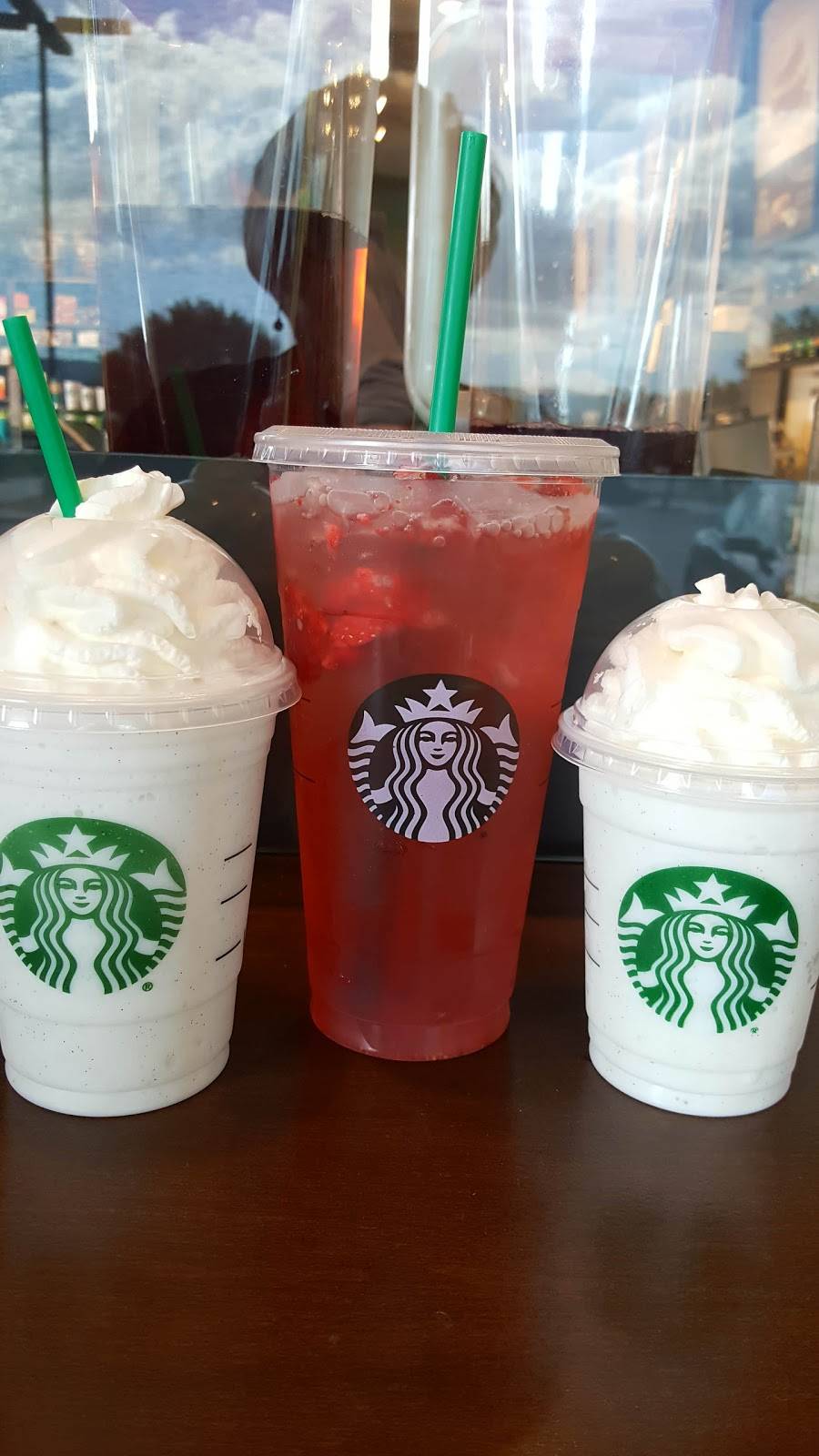 Starbucks | cafe | 41032 California Oaks Rd, Murrieta, CA 92562, USA | 9516961440 OR +1 951-696-1440