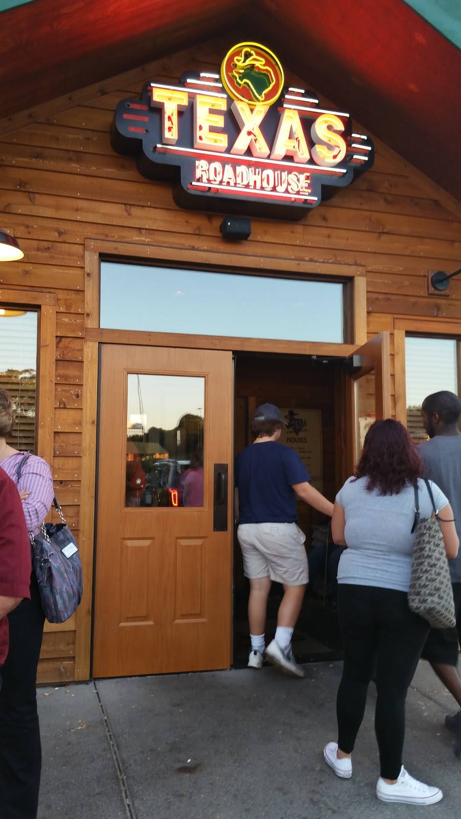 Texas Roadhouse | restaurant | 3140 Wade Hampton Blvd, Taylors, SC 29687, USA | 8642444122 OR +1 864-244-4122