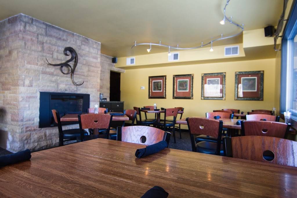 Cedar Falls Brown Bottle | restaurant | 1111 Center St, Cedar Falls, IA 50613, USA | 3192662616 OR +1 319-266-2616