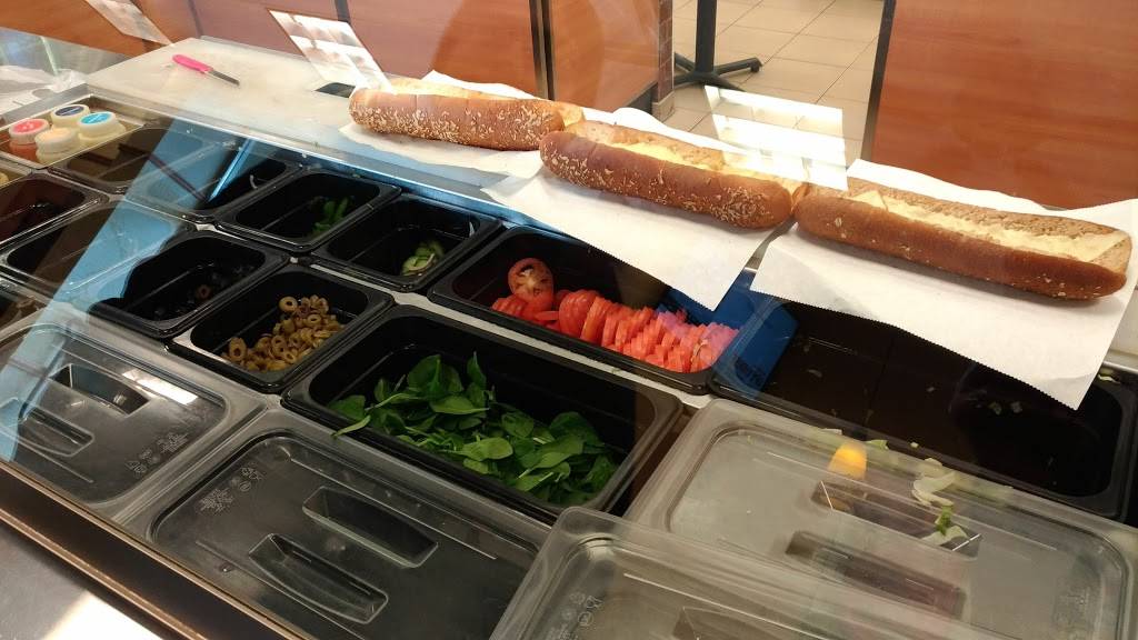 Subway | restaurant | 2855 Derry Rd E Unit 101, Mississauga, ON L4T 4H3, Canada | 9056788822 OR +1 905-678-8822