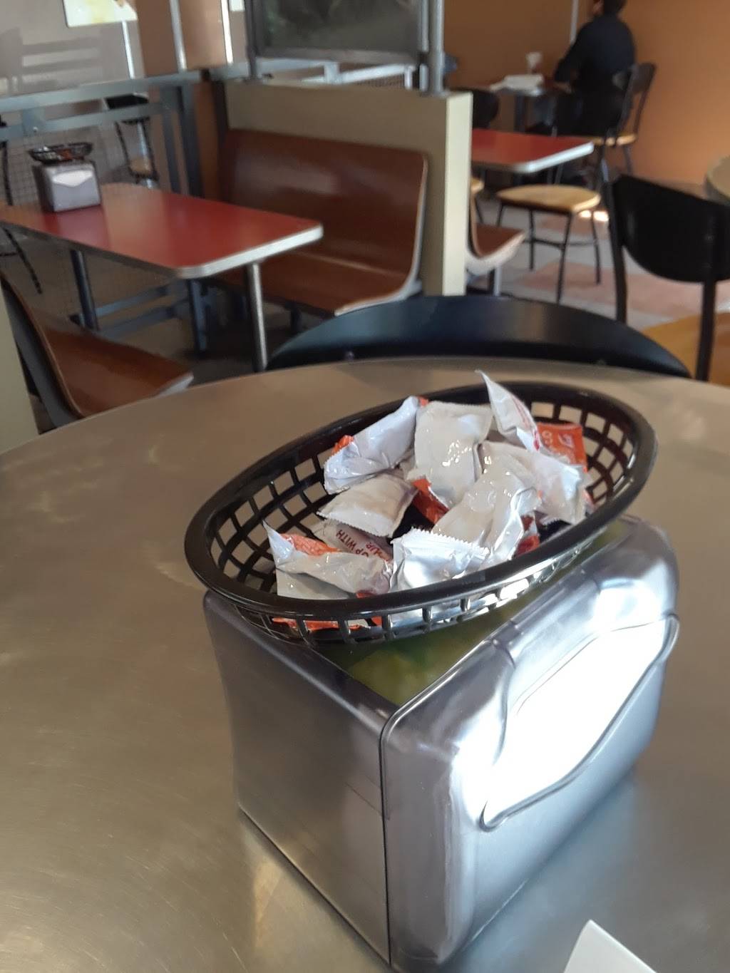 Jack in the Box | restaurant | 3434 14th St, Riverside, CA 92501, USA | 9517812104 OR +1 951-781-2104