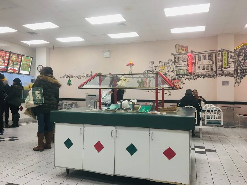 Nathans Famous | restaurant | 5424 Kings Plaza, Brooklyn, NY 11234, USA | 7182090806 OR +1 718-209-0806