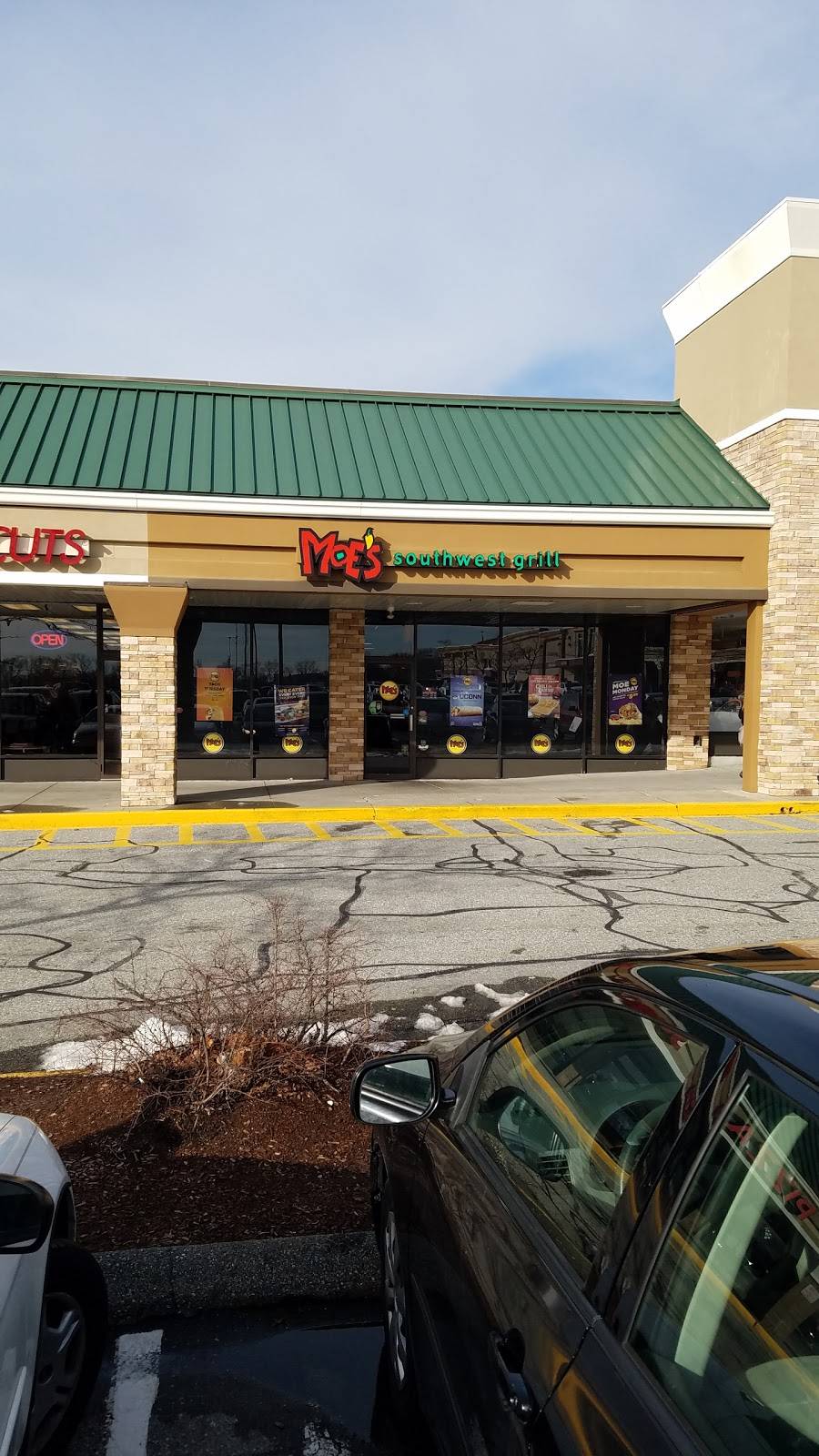 Moes Southwest Grill | restaurant | 220 CT-12, Groton, CT 06340, USA | 8604059661 OR +1 860-405-9661