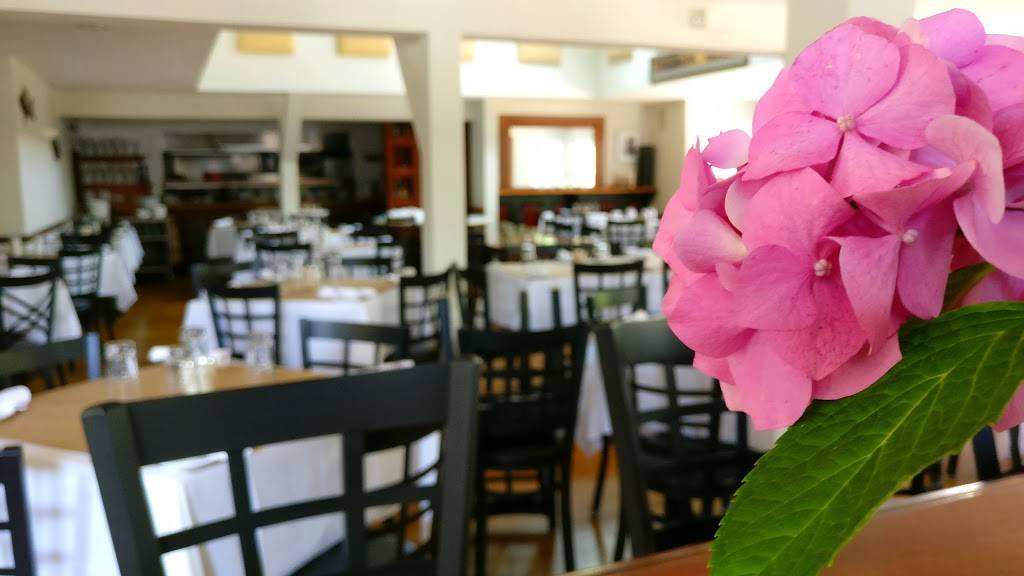 Chilmark Tavern | restaurant | 9 State Rd, Chilmark, MA 02535, USA | 5086459400 OR +1 508-645-9400