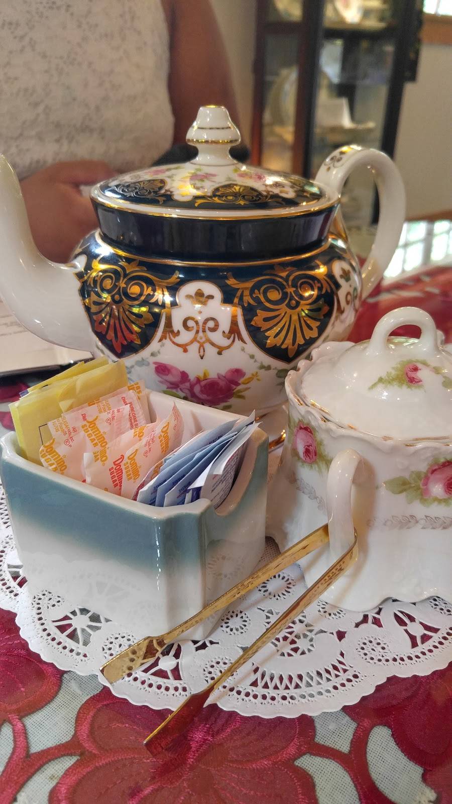 Anne Hathaway Cottage Tea Room | cafe | 950 W Beverley St, Staunton, VA 24401, USA | 5408858885 OR +1 540-885-8885