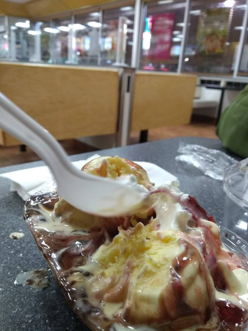 Braums Ice Cream & Burger Restaurant | restaurant | 4717 E 51st St, Tulsa, OK 74135, USA | 9184927089 OR +1 918-492-7089