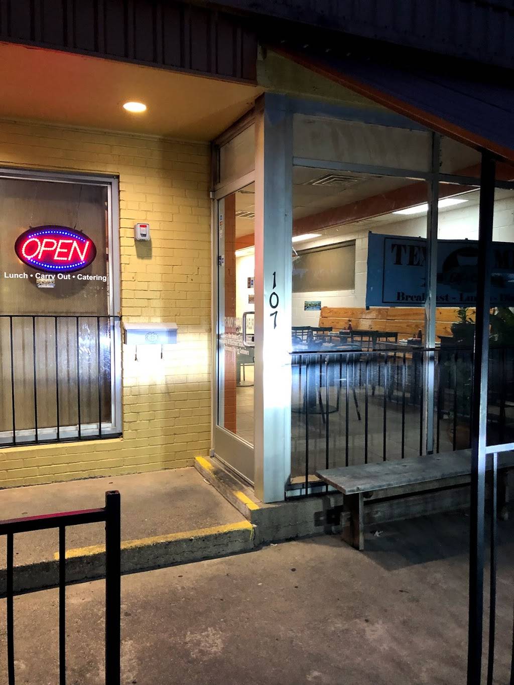 Lily’s Cafe | restaurant | 107 N Butler Dr, Allen, TX 75013, USA | 4693931195 OR +1 469-393-1195