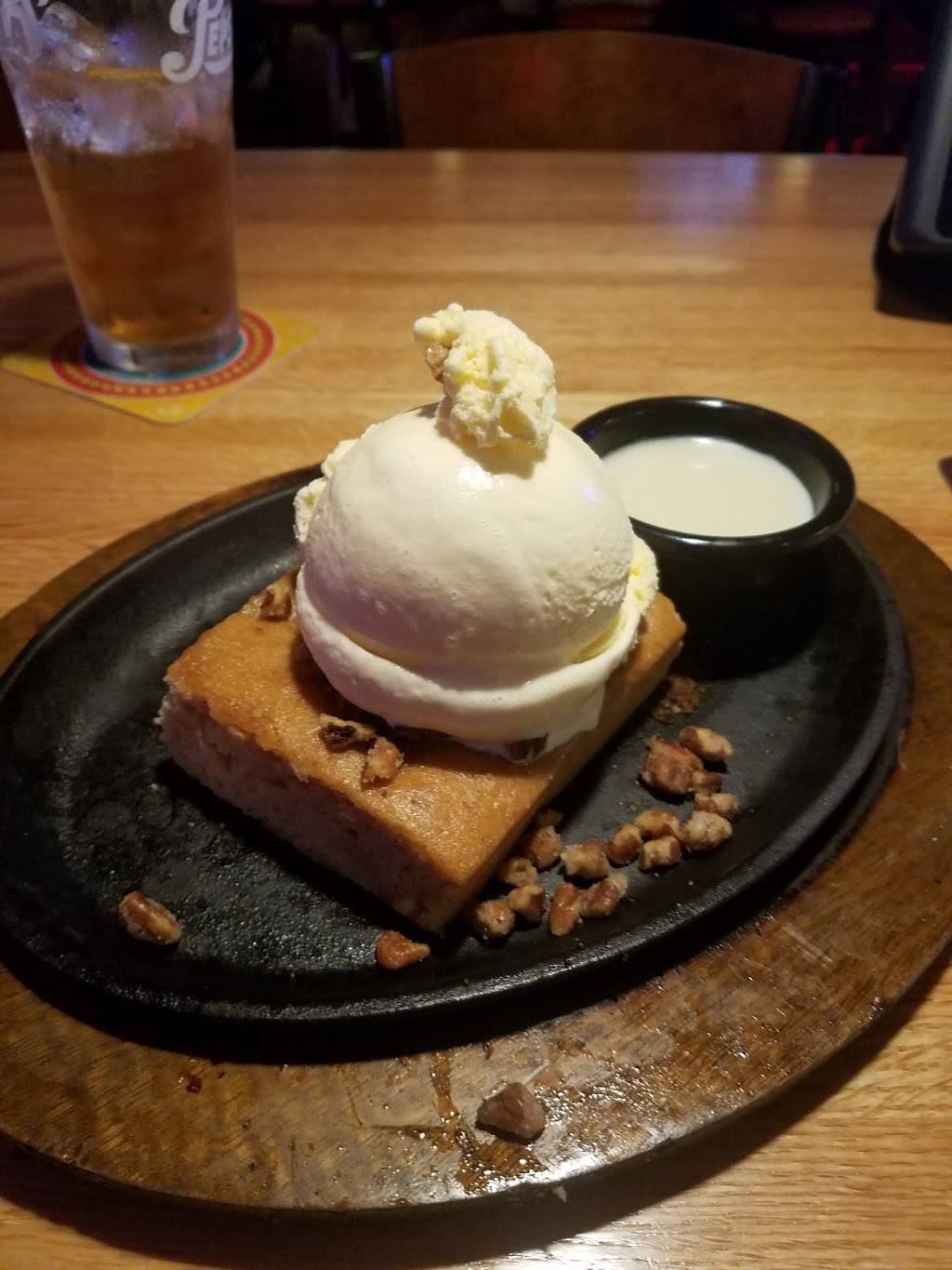 Applebees Grill + Bar | restaurant | 7007 N Cedar Ave, Fresno, CA 93720, USA | 5593227144 OR +1 559-322-7144